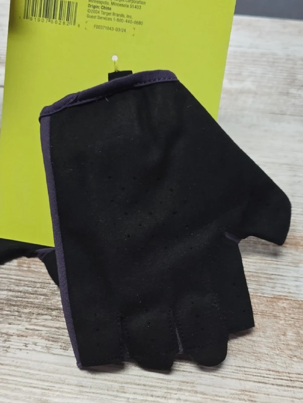 all in motion Women's Weightlifting Gloves in Dark Purple